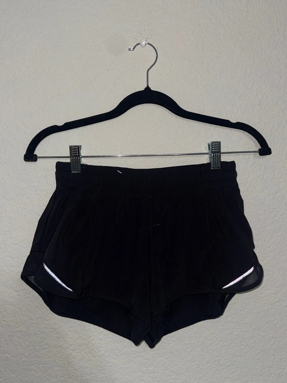 Lululemon Black Hotty Hot Lined Running Shorts 2.5 Inseam Size 6